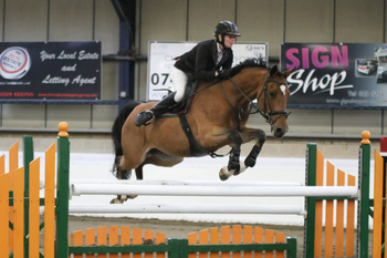 Emma-Jo Slater Wins SEIB Winter Novice Championship Qualifier at Crofton Manor Equestrian Centre.